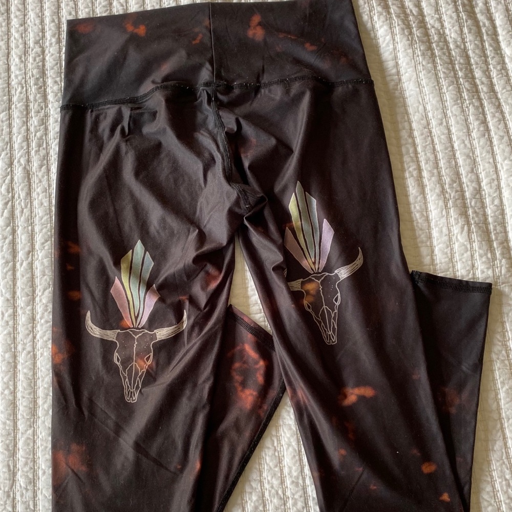 Teeki Leggings size Medium